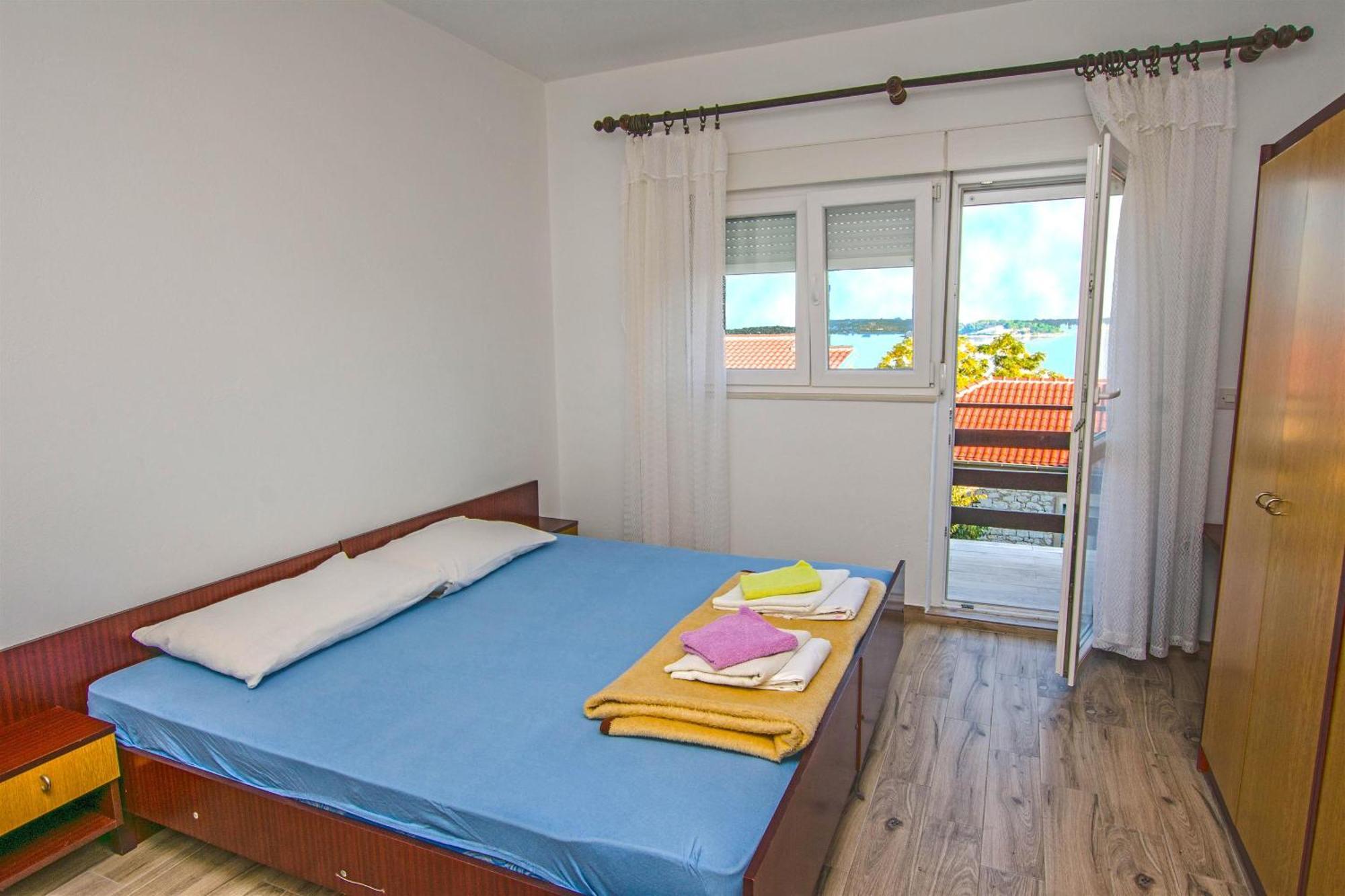 Apartment Marin Tkon Bagian luar foto