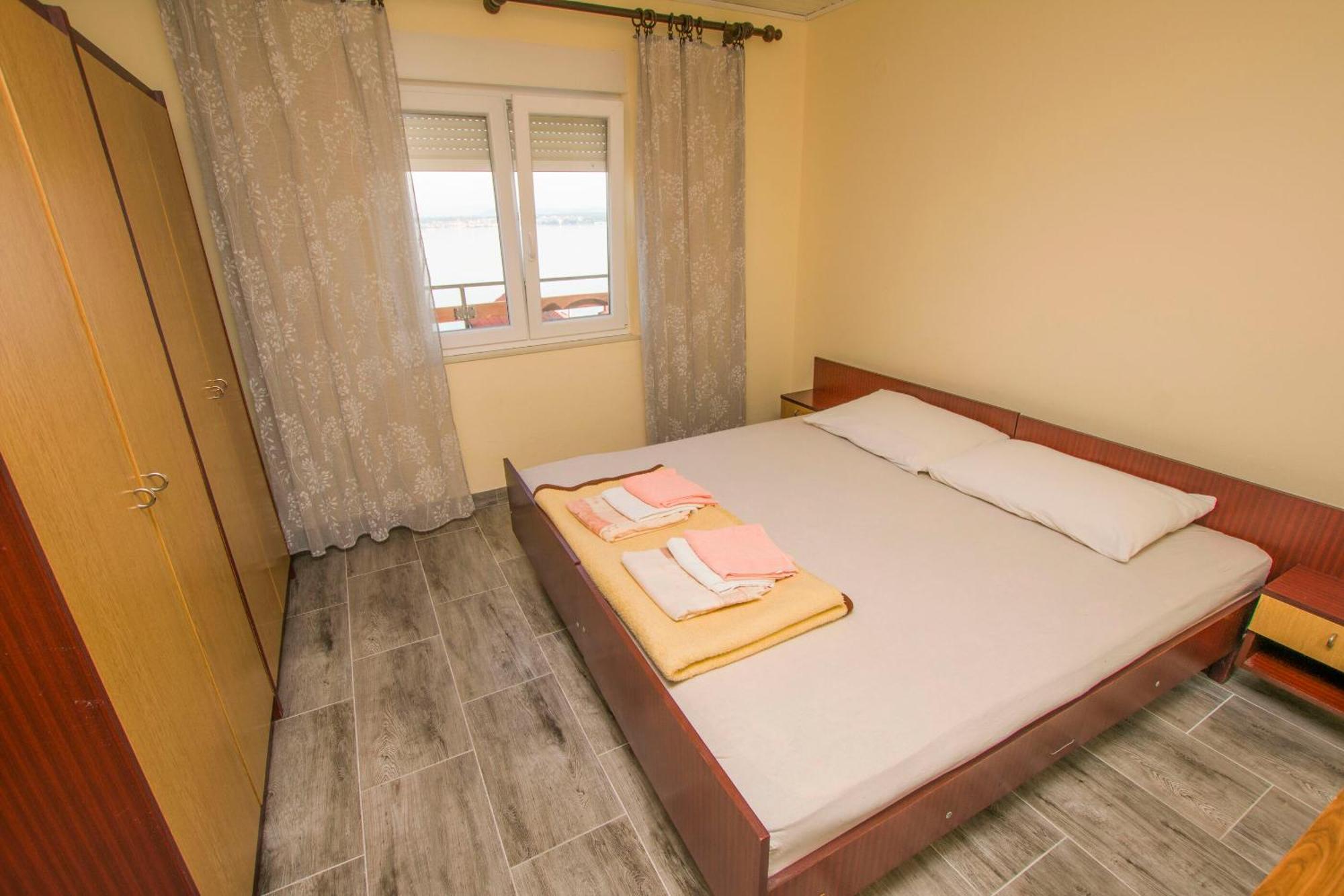 Apartment Marin Tkon Bagian luar foto